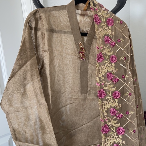 Beechtree 2 piece Embroidered shirt and scarf - Picture 3 of 4